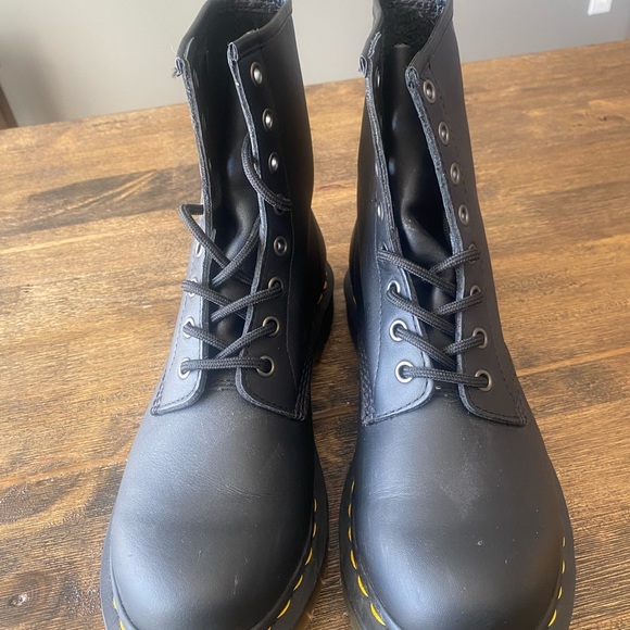 Dr. Marten Women’s Size 8 (39 EU) Original, nearly new - Picture 2 of 5